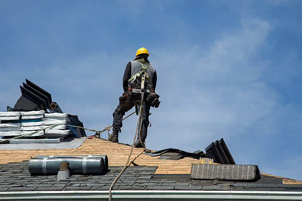 Professional Roofing technician working in Wellington, OH